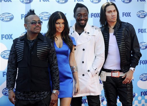 black-eyed-peas-and-fergie-before-the-show - blaK EYED peas