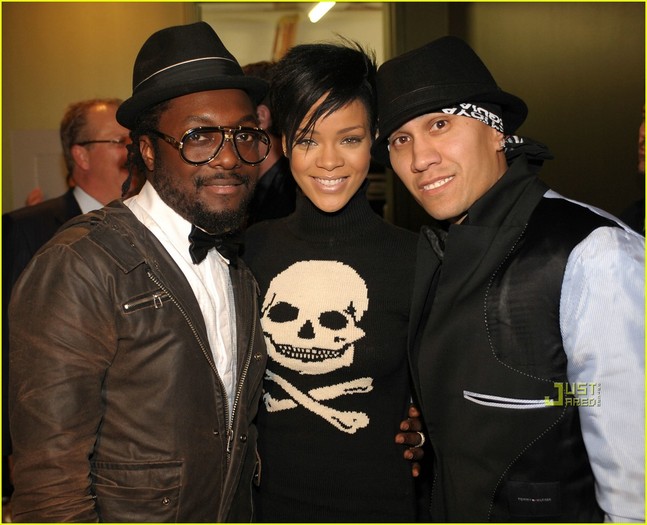 rihanna-black-eyed-peas-peapod-03