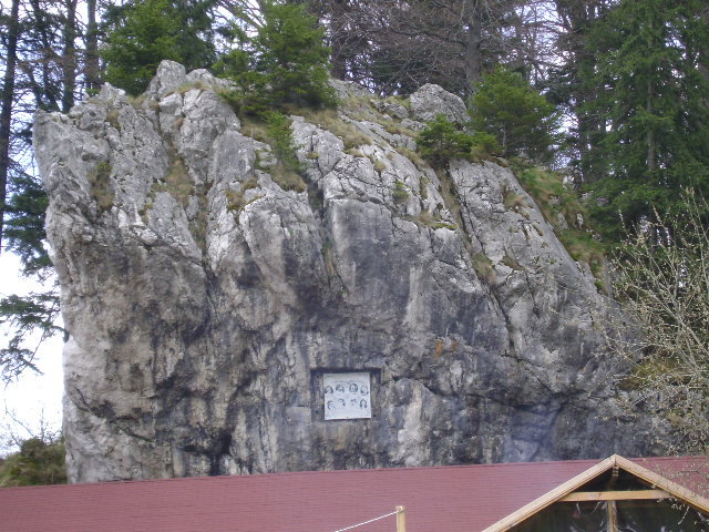 MONUMENT LA CARE NU SE POATE AJUNGE DIN CAUZA CLADIRILOR