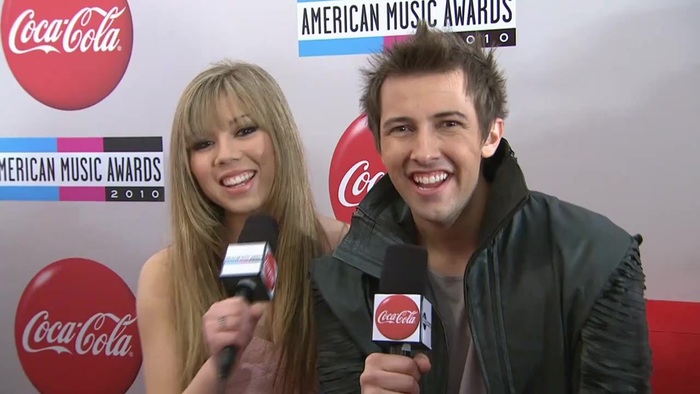 2010 Red Carpet Interview (American Music Awards) 002