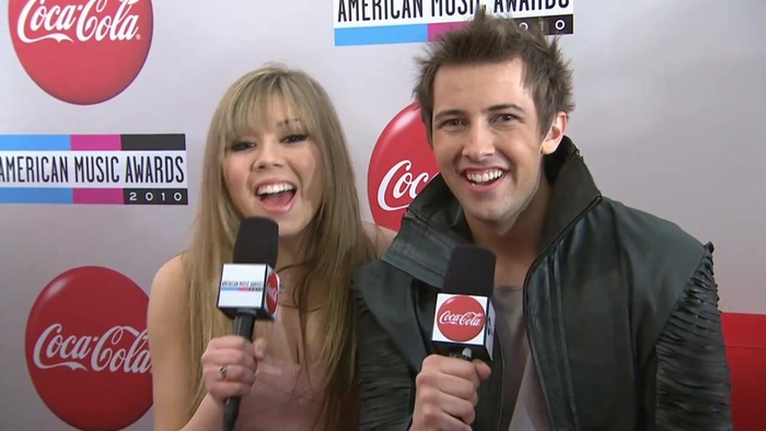 2010 Red Carpet Interview (American Music Awards) 005