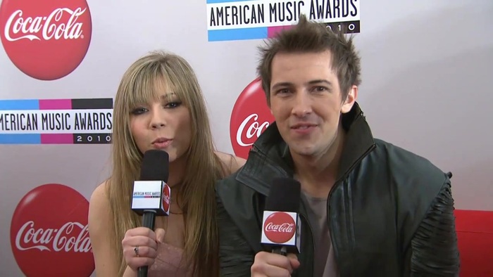 2010 Red Carpet Interview (American Music Awards) 017