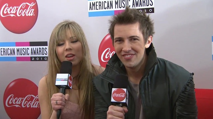 2010 Red Carpet Interview (American Music Awards) 019