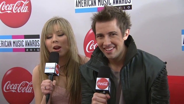 2010 Red Carpet Interview (American Music Awards) 021