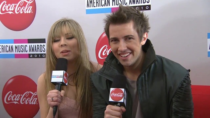 2010 Red Carpet Interview (American Music Awards) 022
