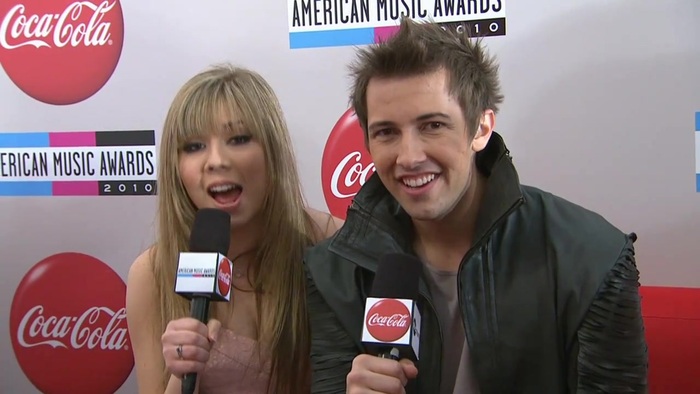 2010 Red Carpet Interview (American Music Awards) 024