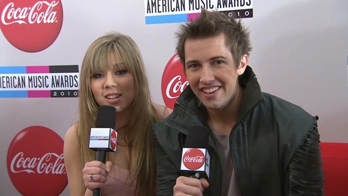 2010 Red Carpet Interview (American Music Awards) 025