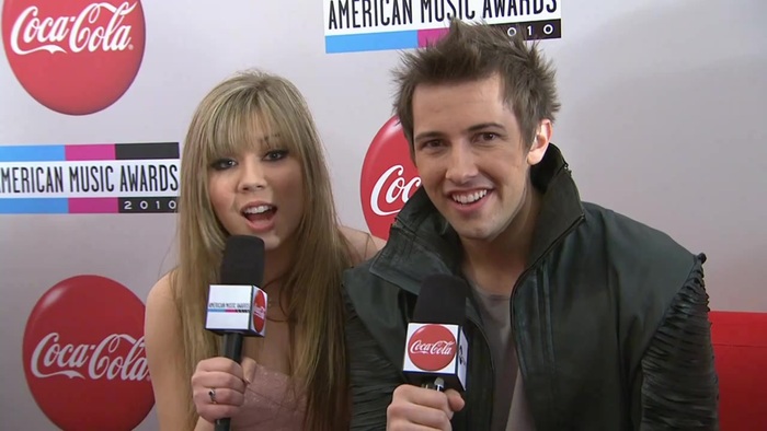 2010 Red Carpet Interview (American Music Awards) 026