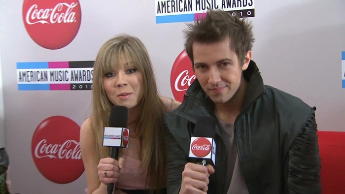 2010 Red Carpet Interview (American Music Awards) 029