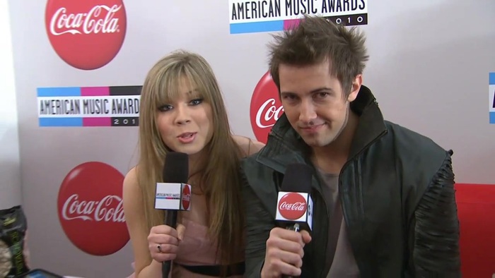 2010 Red Carpet Interview (American Music Awards) 030