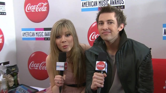 2010 Red Carpet Interview (American Music Awards) 032