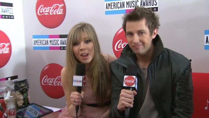 2010 Red Carpet Interview (American Music Awards) 033