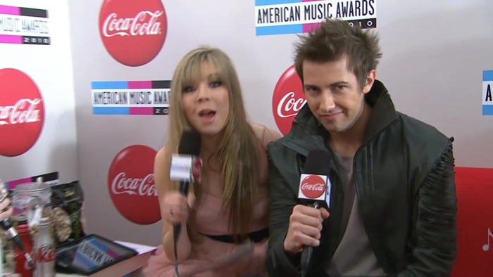 2010 Red Carpet Interview (American Music Awards) 034