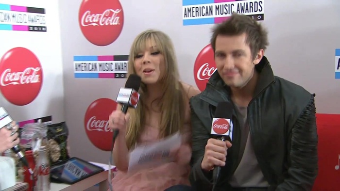 2010 Red Carpet Interview (American Music Awards) 035