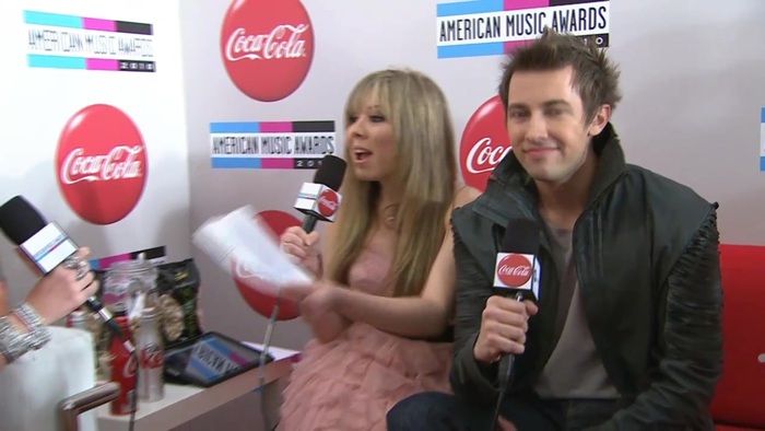 2010 Red Carpet Interview (American Music Awards) 037