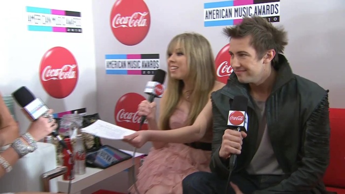 2010 Red Carpet Interview (American Music Awards) 038