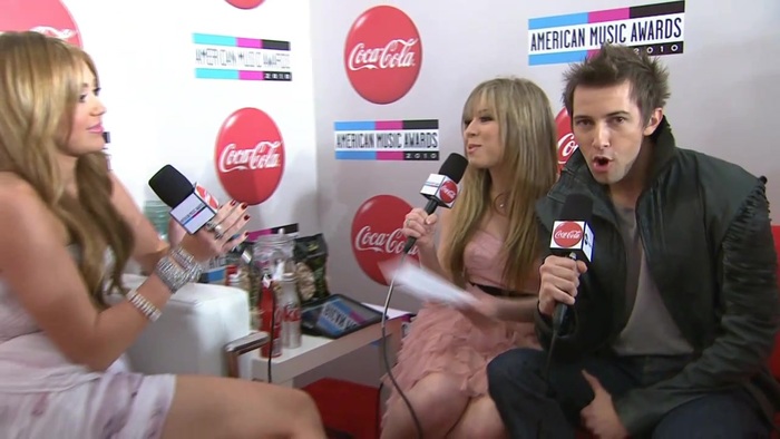 2010 Red Carpet Interview (American Music Awards) 042