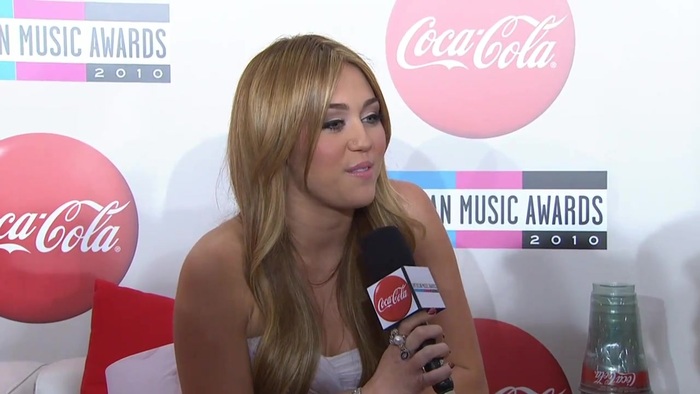 2010 Red Carpet Interview (American Music Awards) 063