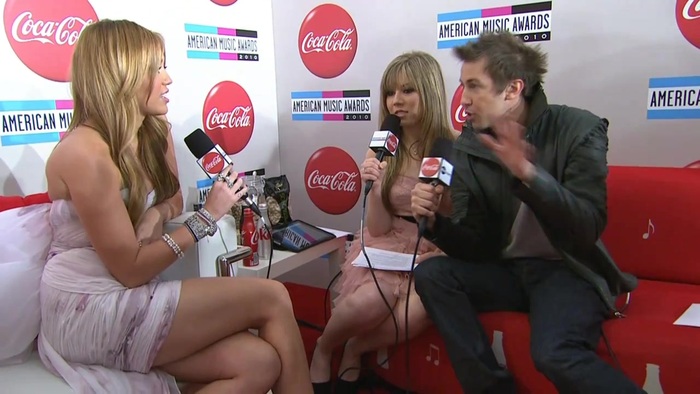 2010 Red Carpet Interview (American Music Awards) 086