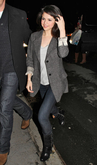 Selena+Gomez+Outerwear+Blazer+gWrxp-TsUBTl