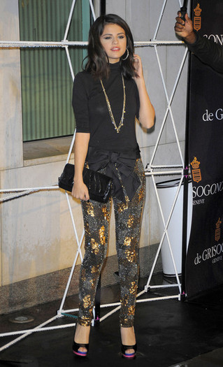 Selena+Gomez+Pants+Shorts+Skinny+Pants+uw2u_wFRaPwl