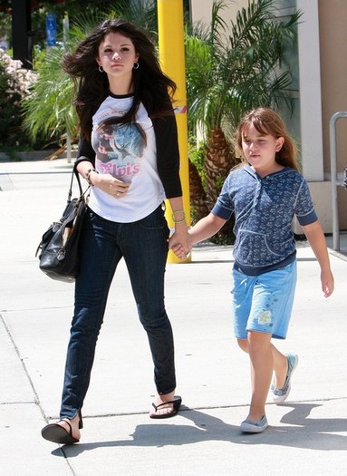Selena+Gomez+Tops+T+Shirt+0kN7XjlALA4l