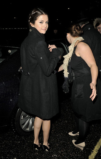 Selena+Gomez+Updos+Braided+Bun+9fkxcM-p698l