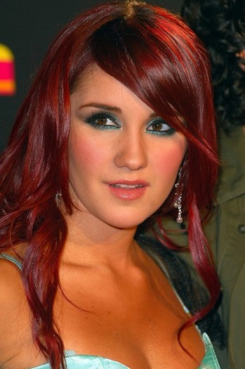 Dulce+Maria+Makeup+Metallic+Eyeshadow+PDGVigcdkXll - 00 Dulce Maria 002