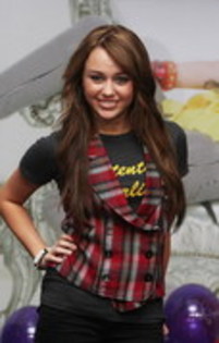 19486506_WRZVFRTDL - Miley