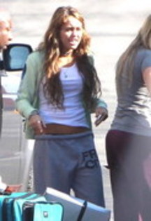19487013_JEFNKEBCC - Miley
