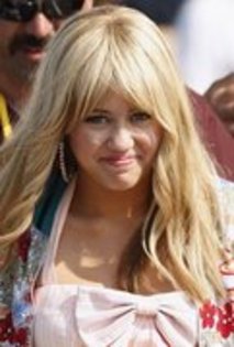 26687225_ZBMLTUNSO - Miley
