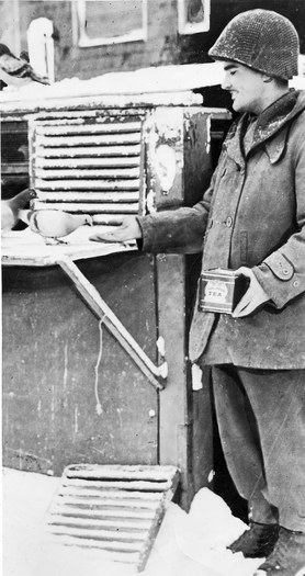 DadFeedingPegions jpg