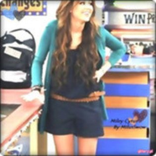 31852883_UIHJOLKOI - Miley