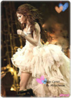 31852944_OTCWLRBXO - Miley