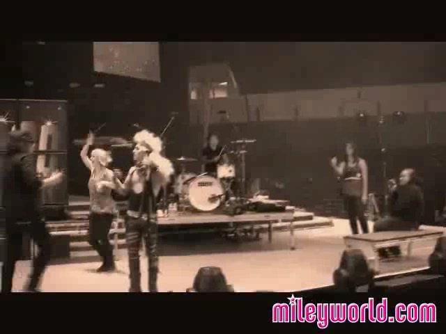 Halloween on the Wonder World Tour 405