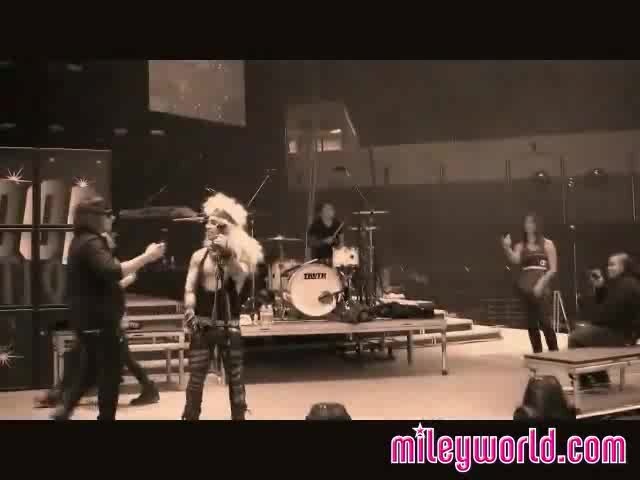 Halloween on the Wonder World Tour 407
