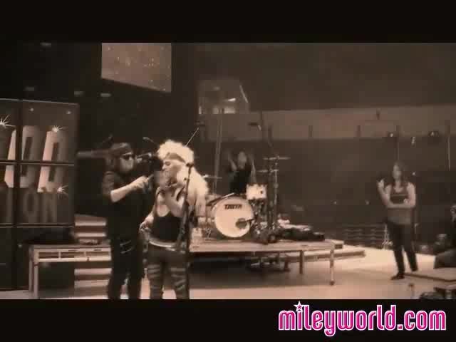 Halloween on the Wonder World Tour 414