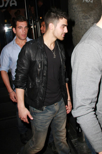 Joe+Jonas+Celebs+at+Katsuya+ota-dULgxBil