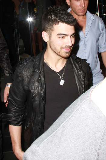 Joe+Jonas+Celebs+at+Katsuya+qB2oAhwbed0l - Celebs at Katsuya