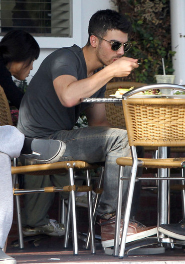 Joe+Jonas+Joe+Jonas+Lunch+Fred+Segal+West+gfFHcMbsr2el - Joe Jonas Having Lunch At Fred Segal In West Hollywood