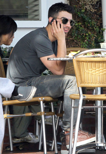 Joe+Jonas+Joe+Jonas+Lunch+Fred+Segal+West+KfBtu31yjhRl - Joe Jonas Having Lunch At Fred Segal In West Hollywood