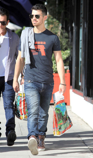 Joe+Jonas+Joe+Jonas+Out+Shopping+American+mlL3YgqpWVUl - Joe Jonas Out Shopping At American Rag