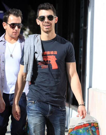 Joe+Jonas+Joe+Jonas+Out+Shopping+American+XoqlekukKkrl - Joe Jonas Out Shopping At American Rag