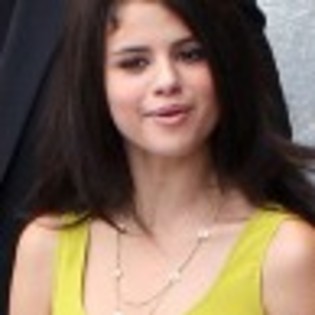 selena-gomez-miami-beach-beauty-82_01-97x97