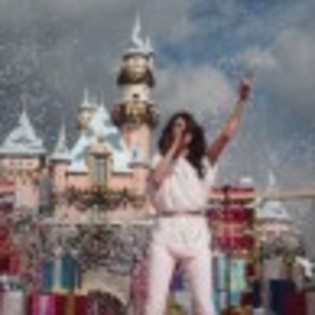 selena-gomez-disneylad18-97x97