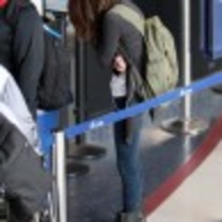 selena-gomez-aeroport1-97x97