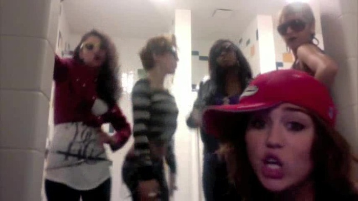 Miley Says Goodbye to Twitter 059 - 0-0 Miley says GoodBye to Twitter