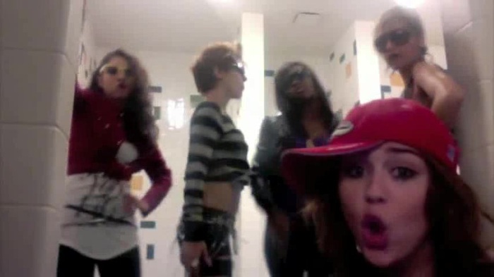 Miley Says Goodbye to Twitter 060 - 0-0 Miley says GoodBye to Twitter