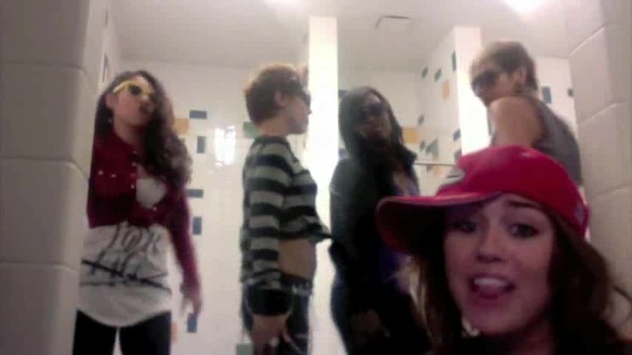 Miley Says Goodbye to Twitter 062