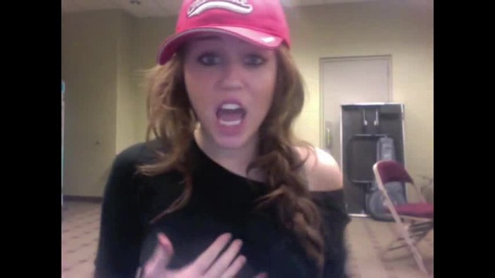 Miley Says Goodbye to Twitter 150